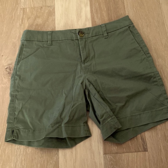 Style & Co khaki green shorts super soft size 6 petit - Picture 1 of 3